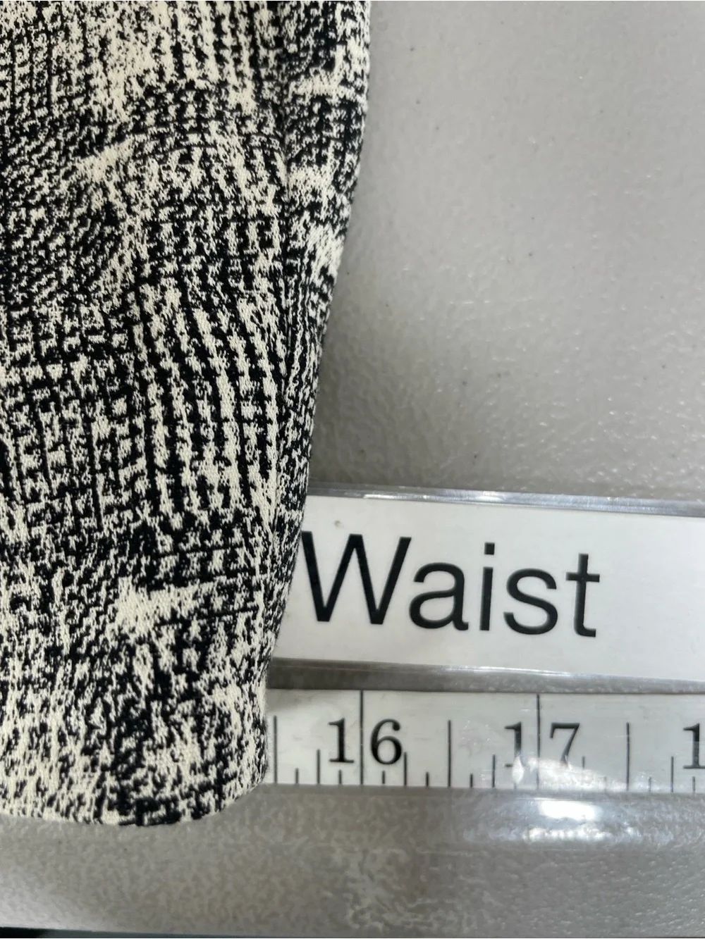 MM LaFleur Pencil Skirt White Black Print Stretchy Professional Size 6